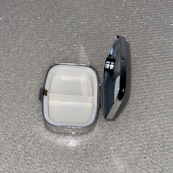 Butterfly Travel NWT Small Pill Box with Mirror - Picture 4 of 5